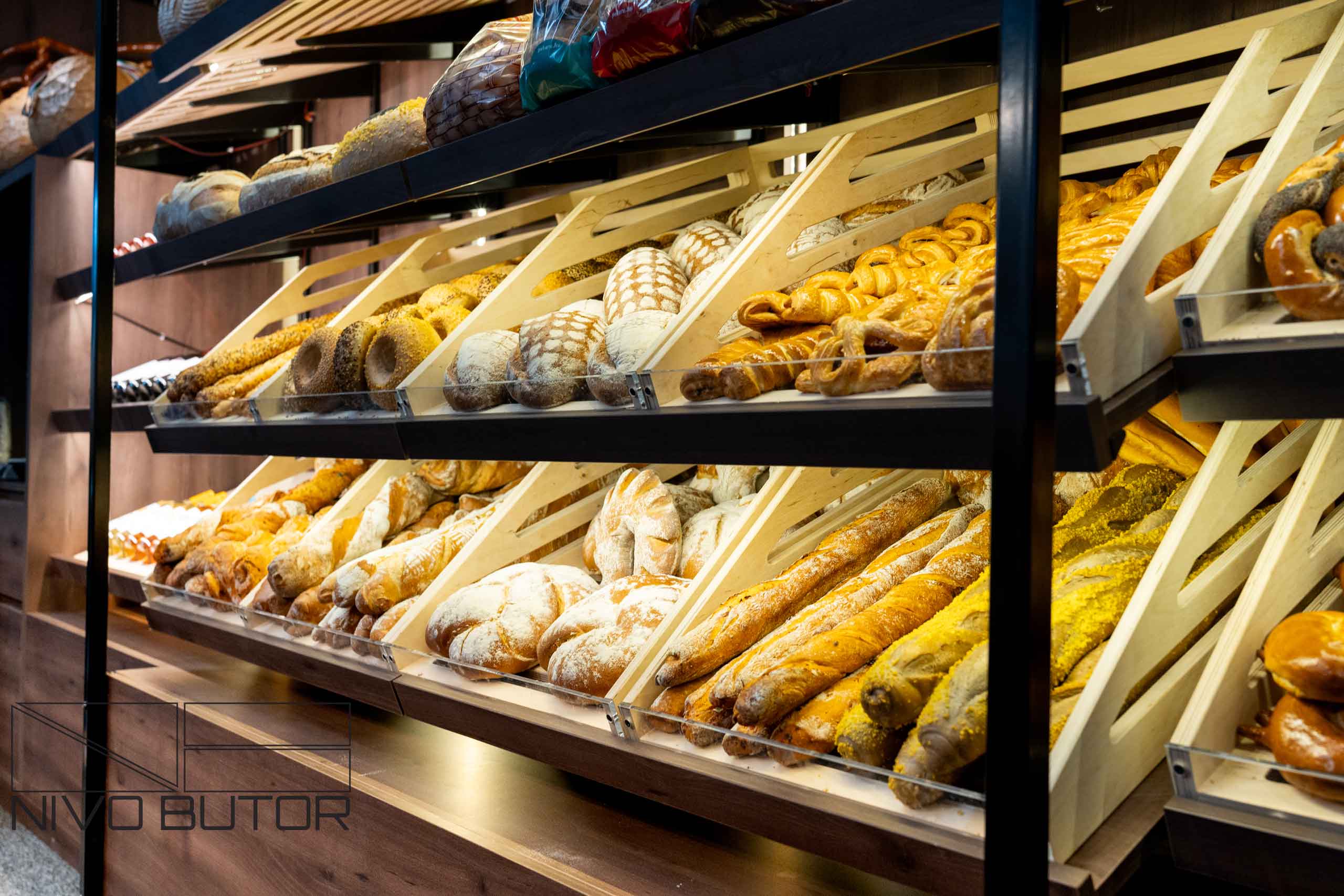 Eladótér bútor